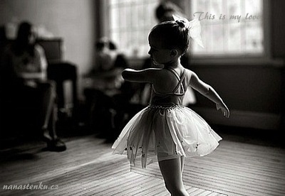 baby-black-and-white-classic-dance-cute-Favim.com-717539